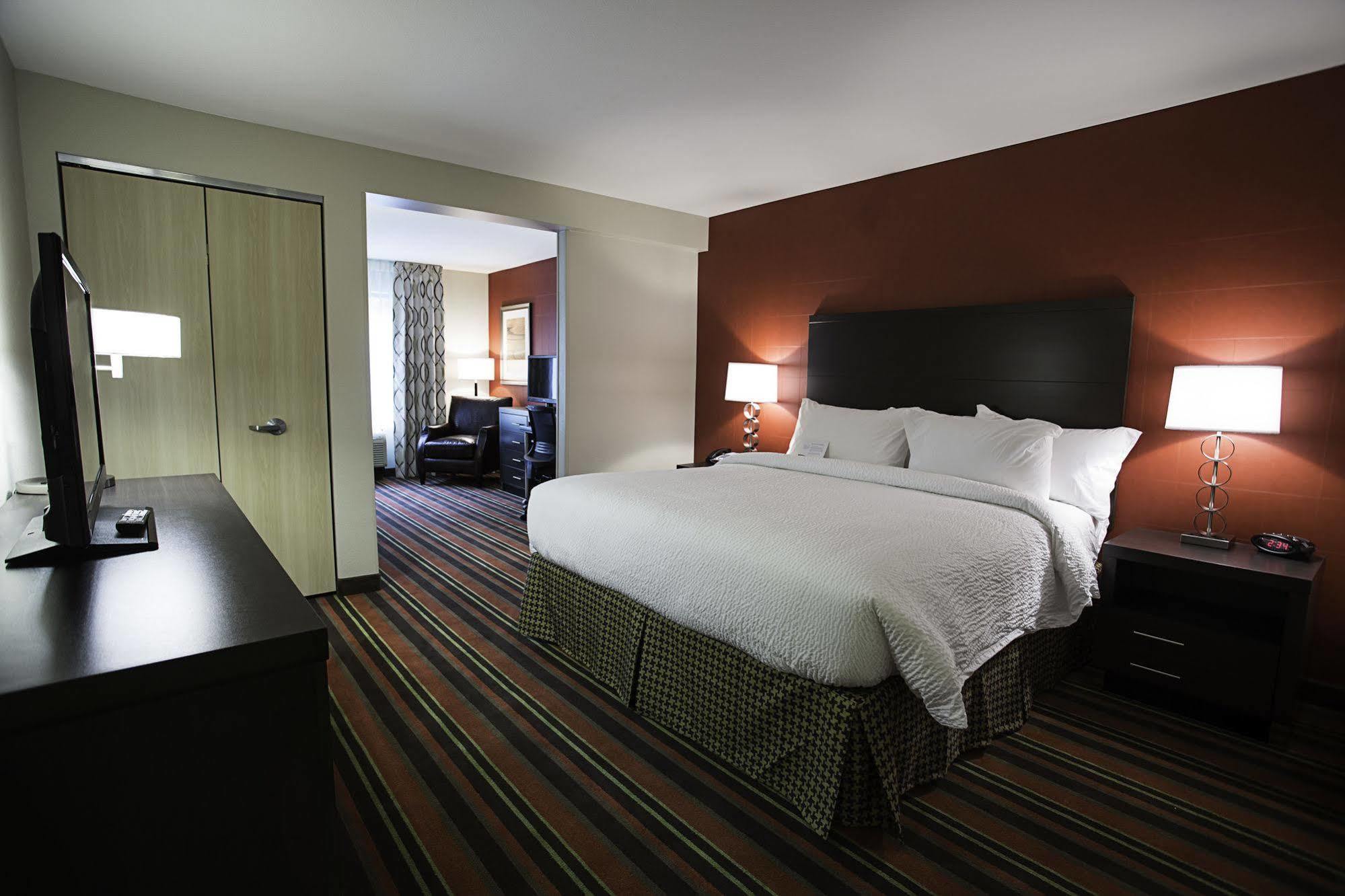 Fairfield Inn & Suites By Marriott Москоу Екстериор снимка